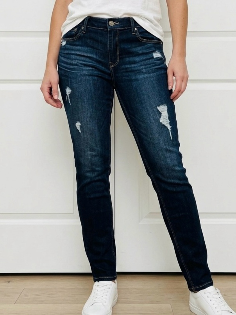 Express-Women's Dark Indigo Jeans with Light Distressing